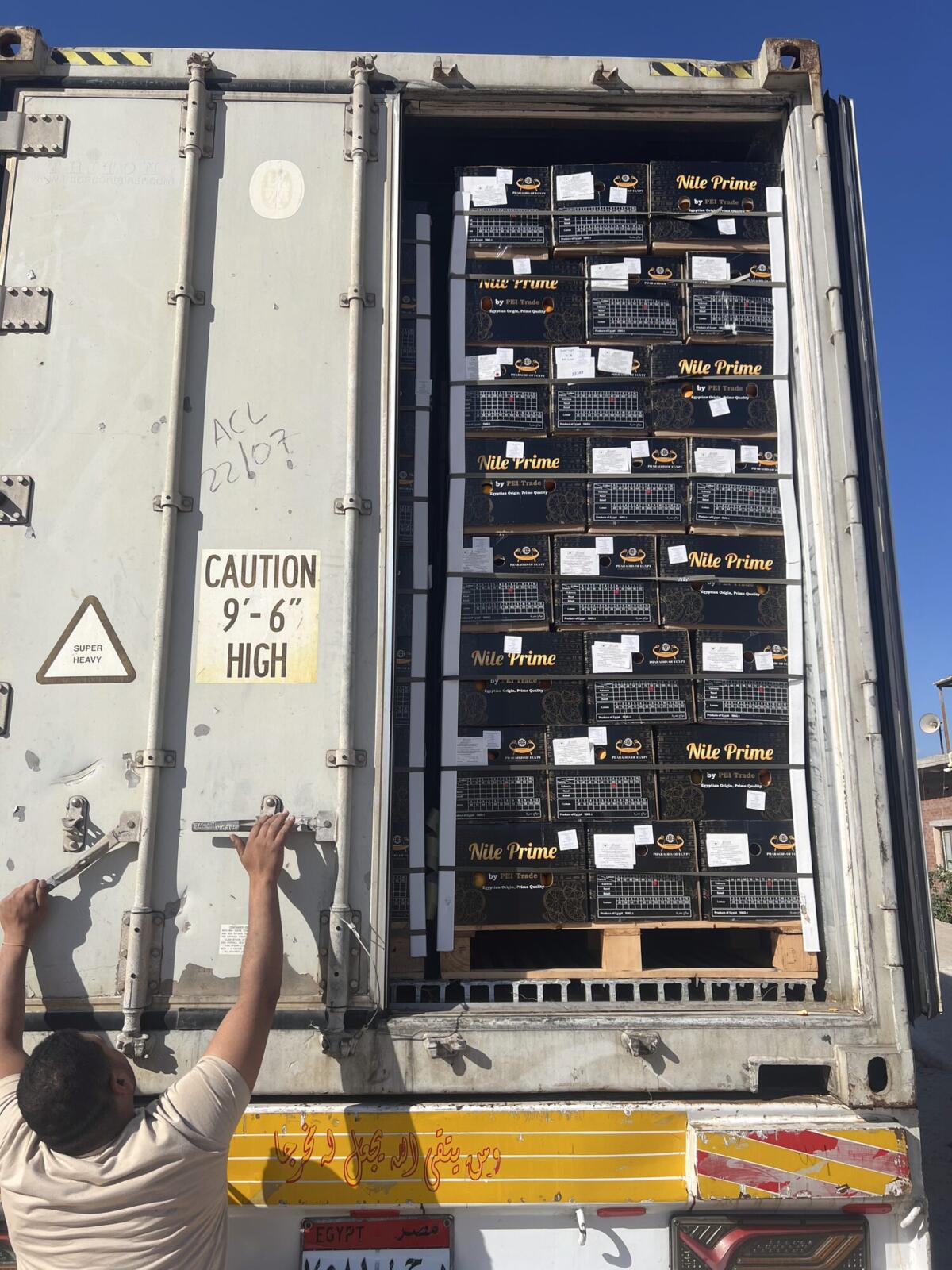 Citrus cold chain: closing the reefer container doors on an Egyptian orange shipment